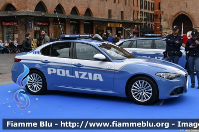 Alfa Romeo Nuova Giulia
Polizia di Stato
Squadra Volante
Allestimento FCA
POLIZIA M7590
Parole chiave: Alfa-Romeo Nuova_Giulia POLIZIAM7590 Festa_della_Polizia_2023