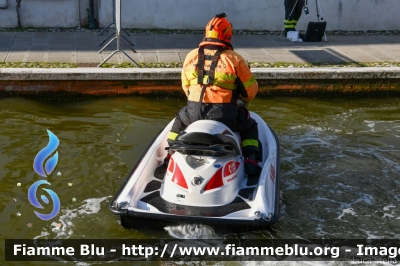 Bombardier Sea Doo GTI 4-Tec 130
Vigili del Fuoco
Comando Provinciale di Ferrara
Distaccamento Permanente di Comacchio
Nucleo Salvamento Acquatico
VF MDA 25
Parole chiave: Bombardier Sea_Doo_GTI_4-Tec130 MDA25 Befana_2020