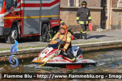 Bombardier Sea Doo GTI 4-Tec 130
Vigili del Fuoco
Comando Provinciale di Ferrara
Distaccamento Permanente di Comacchio
Nucleo Salvamento Acquatico
VF MDA 25
Parole chiave: Bombardier Sea_Doo_GTI_4-Tec130 MDA25 Befana_2020