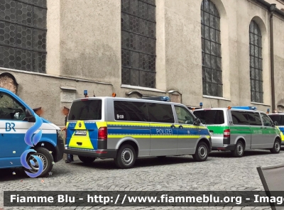 Volkswagen Transporter T5
Bundesrepublik Deutschland - Germania
Landespolizei 
Bayern - München 
Polizia territoriale della Baviera
- Monaco -
