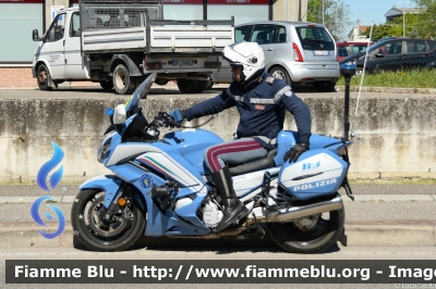 Yamaha FJR 1300 II serie
Polizia di Stato
Polizia Stradale
Allestimento Elevox
In scorta al
Giro della Romagna
Moto 5
Parole chiave: Yamaha FJR_1300_IIserie