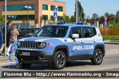 Jeep Renegade
Polizia di Stato
Polizia Stradale
Allestita Nuova Carrozzeria Torinese
In scorta al
Giro della Romagna
POLIZIA N5802
Parole chiave: Jeep Renegade  POLIZIAN5802