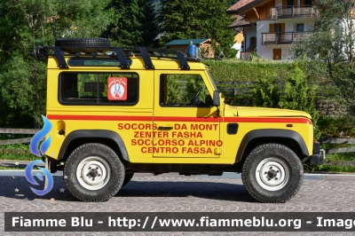 Land Rover Defender 90
Corpo Nazionale del Soccorso Alpino e Speleologico
Provincia Autonoma di Trento
Stazione di Pozza di Fassa
PC A21 TN
Parole chiave: Land-Rover Defender_90 PCA21TN