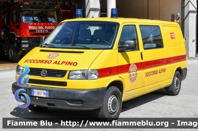 Volkswagen Transporter T4
Corpo Nazionale del Soccorso Alpino e Speleologico
Provincia Autonoma di Trento
Stazione di Riva del Garda 
PC B17 TN
Parole chiave: Volkswagen Transporter_T4 PCB17 Automedica Ambulanza