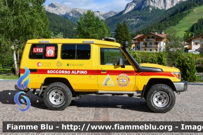 Toyota Land Cruiser II serie
Corpo Nazionale del Soccorso Alpino e Speleologico
Provincia Autonoma di Trento
Stazione di Pozza di Fassa
PC B93 TN
Parole chiave: Toyota Land_Cruiser_IIserie Ambulanza PCB93TN