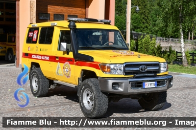 Toyota Land Cruiser II serie
Corpo Nazionale del Soccorso Alpino e Speleologico
Provincia Autonoma di Trento
Stazione di Pozza di Fassa
PC B93 TN
Parole chiave: Toyota Land_Cruiser_IIserie Ambulanza PCB93TN