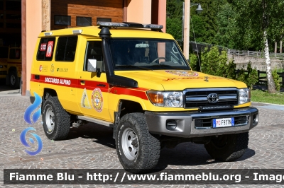 Toyota Land Cruiser II serie
Corpo Nazionale del Soccorso Alpino e Speleologico
Provincia Autonoma di Trento
Stazione di Pozza di Fassa
PC B93 TN
Parole chiave: Toyota Land_Cruiser_IIserie Ambulanza PCB93TN