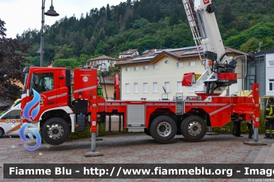 Volvo FM V serie
Vigili del Fuoco
Unione Distrettuale di Trento
Allestimento Rosenfire Cela
VF 6W2 TN
Parole chiave: Volvo FH_IIIserie VF6W2TN