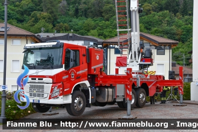 Volvo FM V serie
Vigili del Fuoco
Unione Distrettuale di Trento
Allestimento Rosenfire Cela
VF 6W2 TN
Parole chiave: Volvo FH_IIIserie VF6W2TN