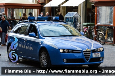 Alfa Romeo 159 Sportwagon Q4
Polizia di Stato
Polizia Stradale
POLIZIA H1627
Parole chiave: Alfa-Romeo 159_Sportwagon_Q4 POLIZIAH1627 Viva_2015