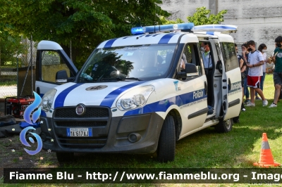 Fiat Doblò III serie
Polizia Municipale - Polizia del Delta
Postazione di Migliaro
Ufficio mobile allestimento Focaccia
POLIZIA LOCALE YA 617 AJ
Parole chiave: Fiat Doblò_IIIserie POLIZIALOCALEYA617AJ