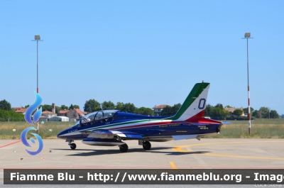 Aermacchi MB339PAN
Aeronautica Militare Italiana
313° Gruppo Addestramento Acrobatico
Stagione esibizioni 2017
Pony 0
Parole chiave: Aermacchi MB339PAN