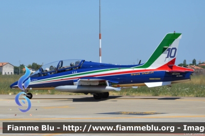 Aermacchi MB339PAN
Aeronautica Militare Italiana
313° Gruppo Addestramento Acrobatico
Stagione esibizioni 2017
Pony 10
Parole chiave: Aermacchi MB339PAN