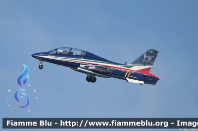 Aermacchi MB339PAN
Aeronautica Militare Italiana
313° Gruppo Addestramento Acrobatico
Pony 11
Stagione esibizioni 2023
Rimini Air Show 2023
Parole chiave: Aermacchi MB339PAN Air_show_2023