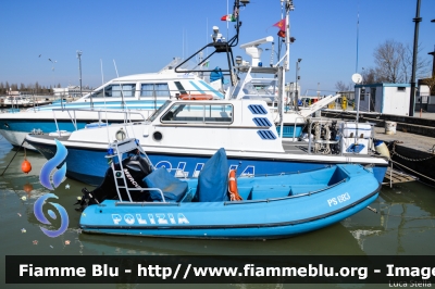 Gommone
Polizia di Stato
Polizia del Mare
PS 683
Parole chiave: PS 683