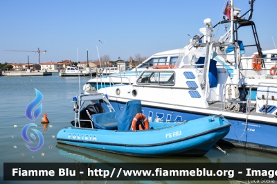 Gommone
Polizia di Stato
Polizia del Mare
PS 683
Parole chiave: PS 683