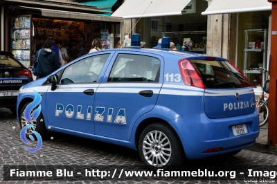 Fiat Grande Punto
Polizia di Stato
POLIZIA H1208
Parole chiave: Fiat Grande_Punto POLIZIAH1208