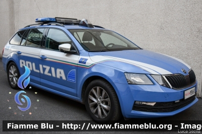 Skoda Octavia Wagon 4x4 V serie
Polizia di Stato
Polizia Stradale
Polizia Autostradale
in servizio sulla rete Autovia Padana
Allestimento Focaccia
Decorazione Grafica Artlantis
POLIZIA M3663
Parole chiave: Skoda Octavia_Wagon_4x4_Vserie POLIZIAM3663 Reas_2019