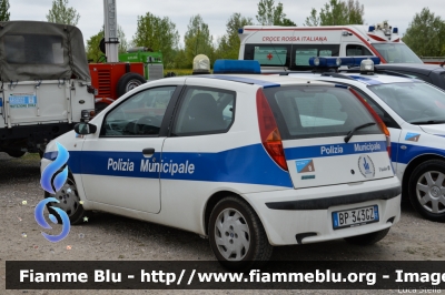 Fiat Punto II serie
Polizia Municipale Unione dei Comuni di Ro, Copparo, Jolanda di Savoia, Berra, Formignana, Tresigallo
Parole chiave: Fiat Punto_IIserie Simultatem_2016