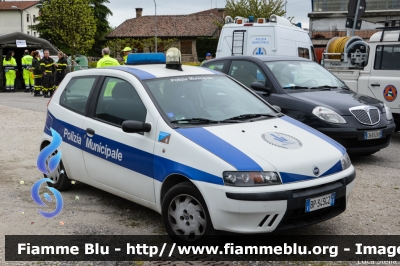 Fiat Punto II serie
Polizia Municipale Unione dei Comuni di Ro, Copparo, Jolanda di Savoia, Berra, Formignana, Tresigallo
Parole chiave: Fiat Punto_IIserie Simultatem_2016