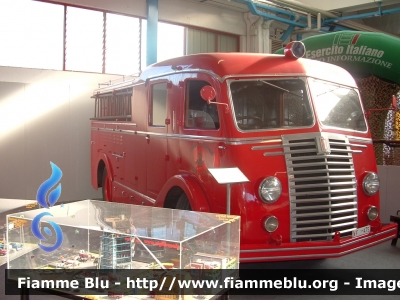 Fiat 626N
 Vigili del Fuoco
 Museo di Mantova
 AutoPompaSerbatoio storica allestimento Bergomi
 VF 475
In esposizione al Reas 2008
Parole chiave: Fiat 626N VF475 Reas_2008