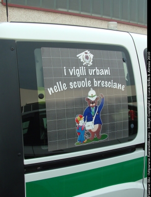 Fiat Doblò I serie
Polizia Locale Brescia
Particolare del Logo del Progetto "I Vigili Urbani nelle Scuole Bresciane"
Parole chiave: Fiat Doblò_Iserie Reas_2010