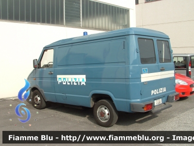 Iveco Daily 30-8 II serie
 Polizia di Stato
 Polizia Stradale
 Compartimento Lombardia
 - carro officina -
 POLIZIA A1408
Parole chiave: Iveco Daily_30-8_IIserie POLIZIAA1408 Reas_2010