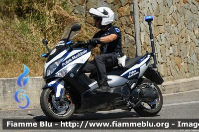 Yamaha T-Max
Polizia Locale
Servizi Associati Comprensorio Faentino (RA)
Allestimento Bertazzoni
Parole chiave: Yamaha T-Max Tour_DE_France_2024