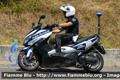 Yamaha T-Max
Polizia Locale
Servizi Associati Comprensorio Faentino (RA)
Allestimento Bertazzoni
Parole chiave: Yamaha T-Max Tour_DE_France_2024