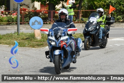 Yamaha FJR 1300 II serie
Polizia di Stato
Polizia Stradale
Allestimento Elevox
in scorta al Giro d'Italia 2024
Moto Rossa
Parole chiave: Yamaha FJR_1300_IIserie Giro_D_Italia_2024