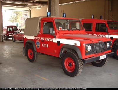 Land Rover Defender 90
Vigili del Fuoco
Comando Provinciale di Rovigo
Nucleo NBCR
VF 23881
Parole chiave: Land-Rover Defender_90 VF23881