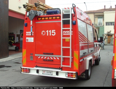 Iveco Daily III serie
Vigili del Fuoco
Comando Provinciale di Bologna
Distaccamento Volontario di San Pietro in Casale (BO)
Polisoccorso allestimento Iveco-Magirus
VF 24198
Parole chiave: Iveco Daily_IIIserie VF24198