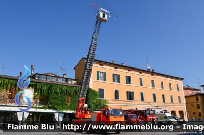 Iveco EuroFire 150E27 I serie
Vigili del Fuoco
Comando Provinciale Bologna
Distaccamento Volontario di San Pietro in Casale
AutoScala da 30 metri allestita Iveco-Magirus 
Parole chiave: Iveco EuroFire_150E27_Iserie Festa_Della_Repubblica_2018