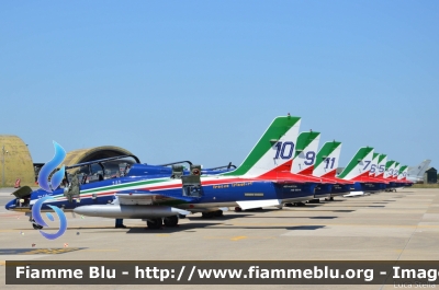 Aermacchi Mb339 PAN
Aeronautica Militare Italiana
313° Gruppo Addestramento Acrobatico
Stagione esibizioni 2017
Parole chiave: Aermacchi MB339PAN