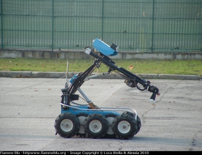 Robot
Polizia di Stato
Artificieri
Parole chiave: Robot Sicurtech_Forli'_2008