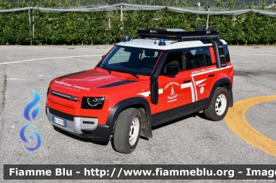 Land Rover Defender 110 II serie 
Vigili del Fuoco
Unione distrettuale di Mezzolombardo
Corpo Volontario di Spormaggiore (TN)
Allestimento Divitec
VF 0W9 TN
Parole chiave: Land-Rover Defender_110_IIserie VF0W9TN