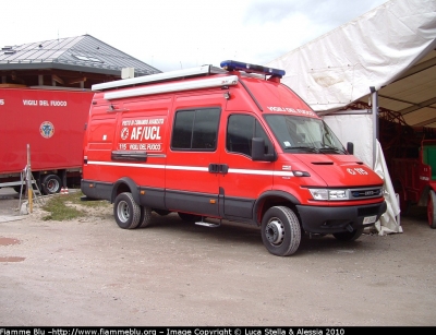 Iveco Daily III serie
Vigili del Fuoco
Comando provinciale di Treviso
VF 24203
Parole chiave: Iveco Daily_IIIserie VF24203 Raduno_Nazionale_VVF_2010