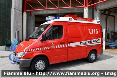 Mercedes-Benz Sprinter 4x4 II serie
Vigili del Fuoco
Unione Distrettuale Alto Garda e Ledro
Corpo Volontario di Riva del Garda
VF 0A5 TN
Parole chiave: Mercedes-Benz Sprinter_4x4_IIserie VF0A5TN