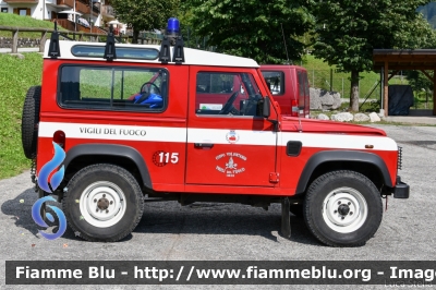 Land-Rover Defender 90
Vigili del Fuoco
Unione Distrettuale di Primiero
Corpo Volontario di Imer (TN)
VF 0E6 TN
Parole chiave: Land-Rover Defender_90 VF0E6TN