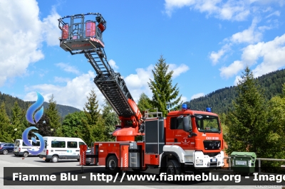 Man TGS 18.440 4x4 I serie
Vigili del Fuoco
Unione Distrettuale delle Giudicarie 
Ospitata dal Corpo Volontario di Madonna di Campiglio (TN)
AutoScala da 32 metri allestimento Metz L32A
VF 0K1 TN

Si ringrazia il Personale per la 
disponibilità e l'ospitalità
Parole chiave: Man TGS_18.440_4x4_Iserie VF0K1TN