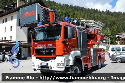 Man TGS 18.440 4x4 I serie
Vigili del Fuoco
Unione Distrettuale delle Giudicarie 
Ospitata dal Corpo Volontario di Madonna di Campiglio (TN)
AutoScala da 32 metri allestimento Metz L32A
VF 0K1 TN

Si ringrazia il Personale per la 
disponibilità e l'ospitalità
Parole chiave: Man TGS_18.440_4x4_Iserie VF0K1TN