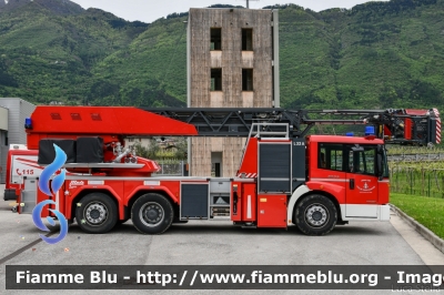 Mercedes-Benz Econic 2633 II serie
Vigili del Fuoco 
Unione Distrettuale Alto Garda Ledro (TN)
Assegnata al Corpo Volontario di Arco (TN)
AutoScala da 32 metri allestimento Metz L32A
VF 0K2 TN
Parole chiave: Mercedes-Benz Econic_2633_IIserie VF0K2TN