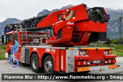 Mercedes-Benz Econic 2633 II serie
Vigili del Fuoco 
Unione Distrettuale Alto Garda Ledro (TN)
Assegnata al Corpo Volontario di Arco (TN)
AutoScala da 32 metri allestimento Metz L32A
VF 0K2 TN
Parole chiave: Mercedes-Benz Econic_2633_IIserie VF0K2TN