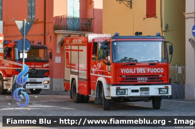  Iveco EuroFire 150E27 I serie

Vigili del Fuoco
Comando Provinciale di Bologna
Distaccamento Volontario di San Pietro in Casale
AutoPompa Serbatoio allestimento Iveco-Magirus
VF 18987 
Parole chiave:  Iveco EuroFire_150E27_Iserie VF18987 Festa_della_Repubblica_2022