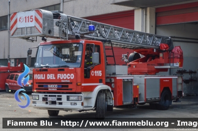 Iveco EuroFire 150E27 I serie
Vigili del Fuoco
Comando Provinciale di Parma
AutoScala da 37 metri allestimento Iveco-Magirus 
Ricondizionata Carrozzeria Fortini
VF 19237
Parole chiave: Iveco EuroFire_150E27_Iserie VF19237