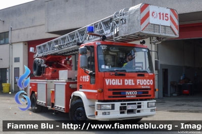 Iveco EuroFire 150E27 I serie
Vigili del Fuoco
Comando Provinciale di Parma
AutoScala da 37 metri allestimento Iveco-Magirus 
Ricondizionata Carrozzeria Fortini
VF 19237
Parole chiave: Iveco EuroFire_150E27_Iserie VF19237