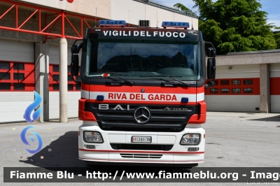 Mercedes-Benz Actros 1841 II serie
Vigili del Fuoco
Unione Distrettuale Alto Garda e Ledro
Corpo Volontario di Riva del Garda (TN)
AutoPompaSerbatoio allestimento Bai
VF 1A1 TN
Parole chiave: Mercedes-Benz Actros_1841_IIserie VF1A1TN