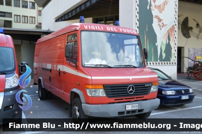 Mercedes-Benz Vario 612D
Vigili del Fuoco
Comando Provinciale di Varese
VF 20698
Parole chiave: Mercedes-Benz Vario_612D VF20698