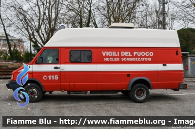 Iveco Daily II Serie
Vigili del Fuoco
Comando Provinciale di Ravenna
N.S.S.A. Ravenna
VF 20887
Parole chiave: Iveco Daily_IISerie VF20887