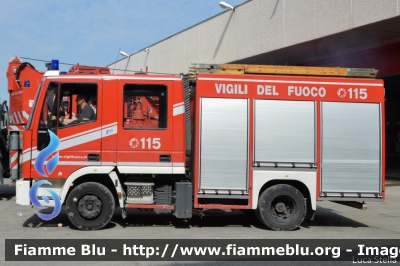 Iveco City2000 100E21 I serie
Vigili del Fuoco
Comando Provinciale di Parma
AutoPompaSerbatoio allestimento Iveco-Magirus
VF 21823
Parole chiave: Iveco City2000_100E21_Iserie VF21823